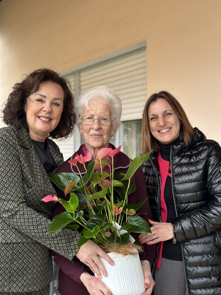 Čestitka ge. Darinki Sirk ob 96. rojstnem dnevu.