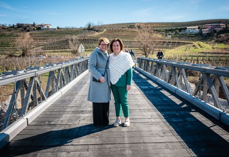 Slavnostna predaja namenu montažnega mostu med vasema Snežeče in Vedrijan