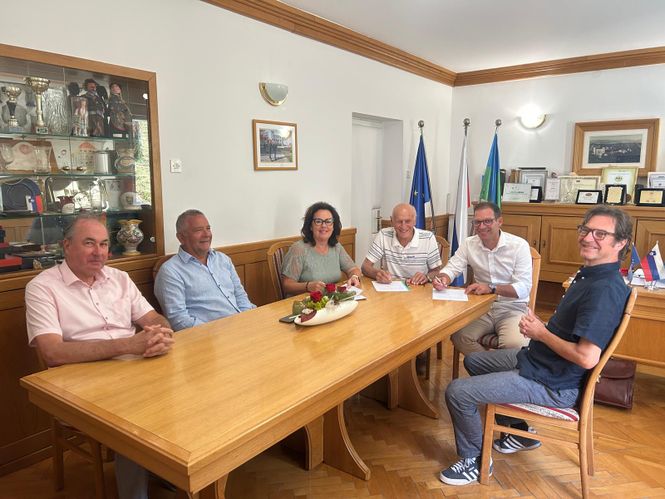 Podpis pogodbe s podjetjem Projekt d.d. Nova Gorica