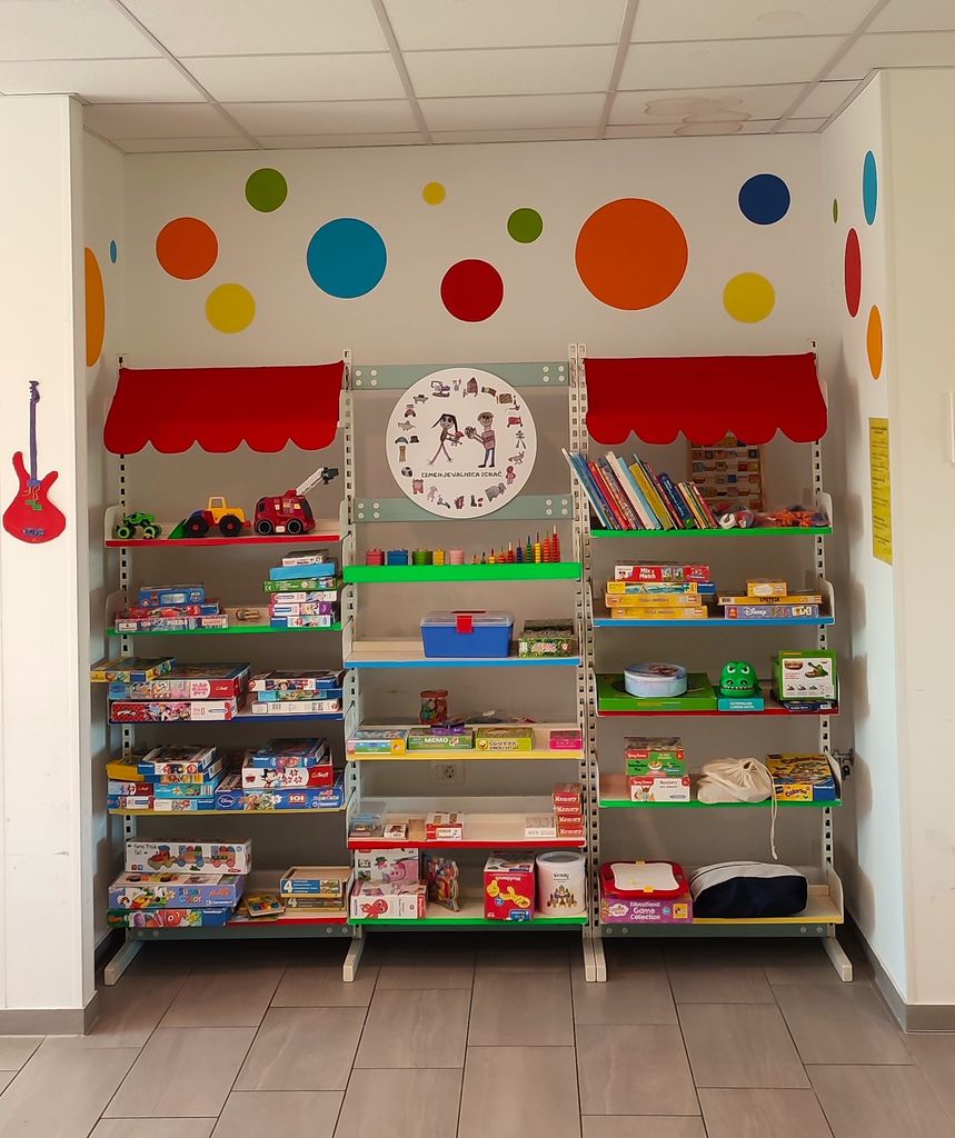 kotiček Izmenjevalnice igrač v Mladinskem centru Brda