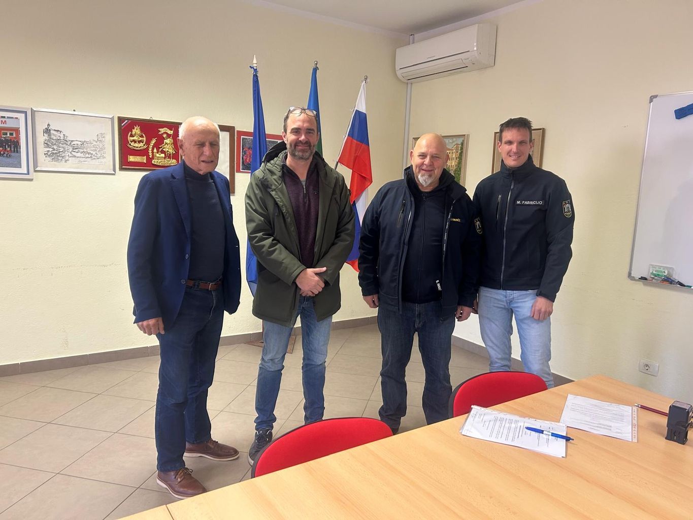 Podpis pogodbe o izgradnji prizidka h gasilskemu domu na Dobrovem